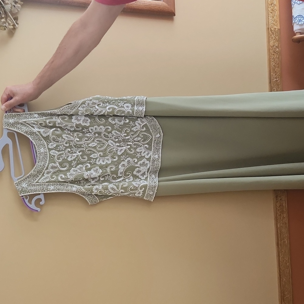 Lord and Taylor Sleeveless light green Mother of the Bride gown